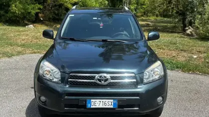 Usata Toyota RAV4 Luxury 177 CV (130 kW) 2007 Verde SUV