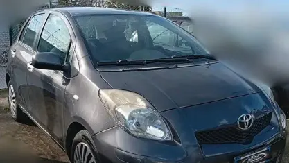 Usata Toyota Yaris Sol 90 CV (66 kW) 2010 Grigio Utilitaria