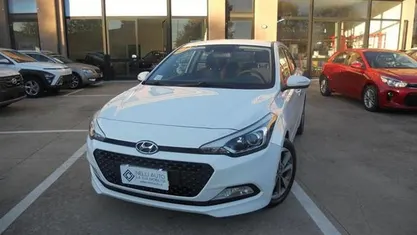 Bianco Usata 2018 Hyundai i20 Comfort Tre volumi | 6900 € (Ottimo prezzo)