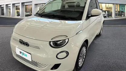 Usata Fiat 500e Action 69 kW (95 CV) 2025 Bianco Utilitaria