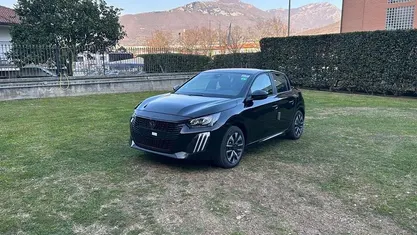 Nero Nuova 2025 Peugeot e-208 Style Due volumi | 29.900 € (Buon prezzo)