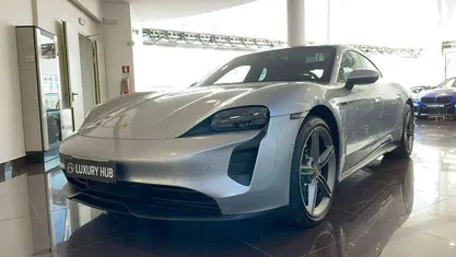Argento dolomite met. Usata 2020 Porsche Taycan 4S Performance Package Tre volumi | 63.000 € (Super prezzo)