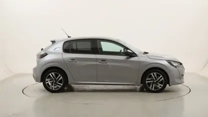 Usata Peugeot 208 Allure 101 CV (74 kW) 2022 Argentoargento Utilitaria