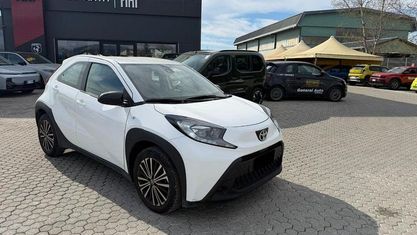 Begagnad Toyota Aygo X Lounge 72 HK (52 kW) 2023 Vit SUV