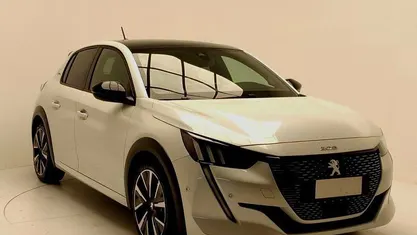 Usata Peugeot 208 GT-line 130 CV (95 kW) 2020 Utilitaria