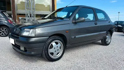 Usata Renault Clio 78 CV (57 kW) 1994 Grigio Utilitaria