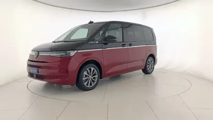 Usado VW Multivan Style 150 CV (110 kW) 2025 Rojo Monovolumen