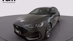 Magnetic grey Usata 2024 Ford Focus ST-Line Tre volumi | 22.480 € (Buon prezzo)