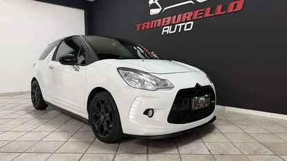 Bianco Usata 2011 DS Automobiles DS3 Tre volumi | 5490 € (Buon prezzo)