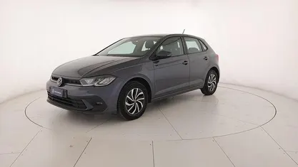 Usata VW Polo Life 95 CV (69 kW) 2023 Smoky grey metallizzato Utilitaria