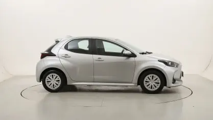 Usata Toyota Yaris Hybrid Business Edition 116 CV (85 kW) 2022 Argentoargento Utilitaria