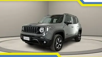 Begagnad Jeep Renegade Trailhawk 241 HK (177 kW) 2022 Grå SUV