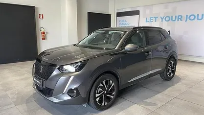Usata Peugeot 2008 Allure 102 CV (75 kW) 2022 Grigio SUV