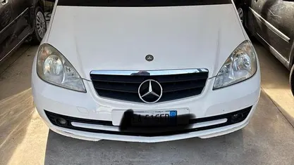 Bianco Usata 2010 Mercedes A160 Tre volumi | 4000 € (Buon prezzo)