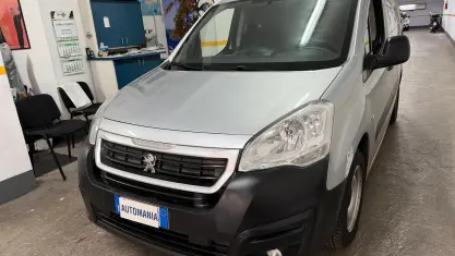 Usata Peugeot Partner Tepee 99 CV (72 kW) 2017 Grigio Monovolume