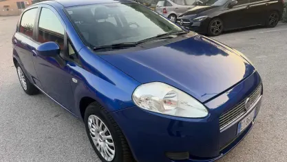 Usata Fiat Grande Punto Emotion 95 CV (69 kW) 2014 Bluazzurro Utilitaria