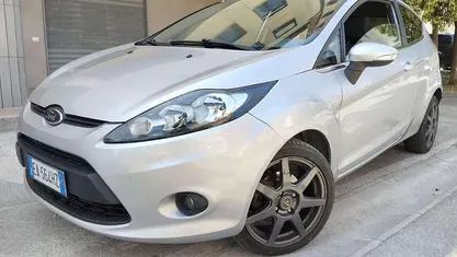 Usata 2009 Ford Fiesta Titanium Tre volumi | 3350 € (Buon prezzo)
