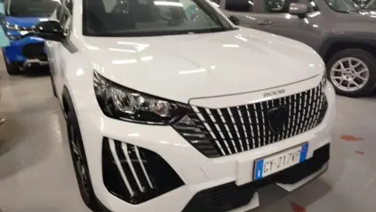 Usata Peugeot 2008 Allure 101 CV (74 kW) 2024 Bianco SUV