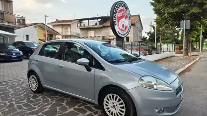 Usata Fiat Grande Punto Dynamic 75 CV (55 kW) 2006 Grigio Utilitaria