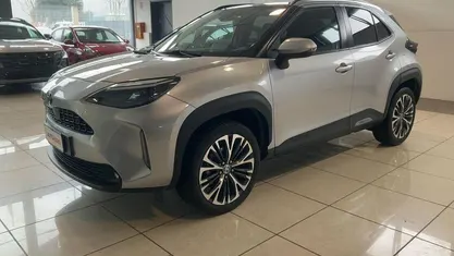 Usata Toyota Yaris Hybrid Lounge 92 CV (67 kW) 2023 Argento