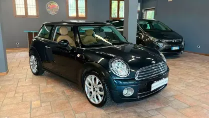 Usata Mini Cooper D 109 CV (80 kW) 2007 Nero Utilitaria