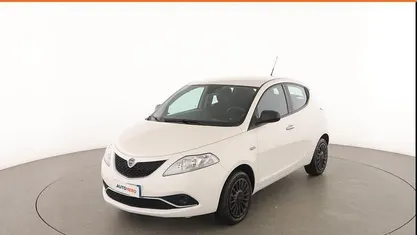 Begagnad Lancia Ypsilon Silver 70 HK (51 kW) 2018 Vit Halvkombi