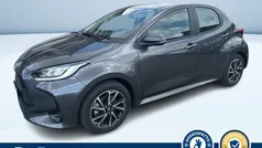 Grigio scuro metallizzato Usata 2024 Toyota Yaris Hybrid Trend Due volumi | 22.300 € (Buon prezzo)