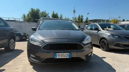 Usata Ford Focus 120 CV (88 kW) 2015 Grigio Station wagon