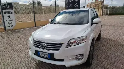 Usata Toyota RAV4 Executive 177 CV (130 kW) 2011 Bianco SUV