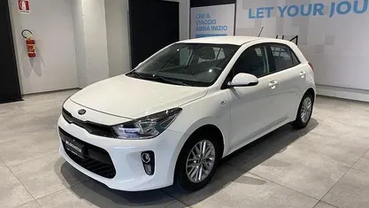 Bianco Usata 2020 Kia Rio Due volumi | 11.200 € (Buon prezzo)