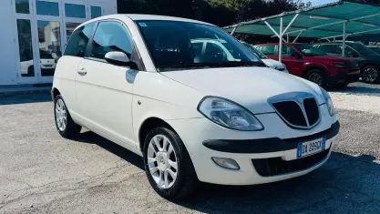 Usata Lancia Ypsilon 70 CV (51 kW) 2006 Bianco Utilitaria