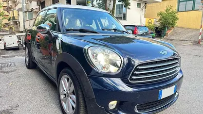 Tetto bianco/carrozzeria blu Usata 2013 Mini Cooper D Countryman SUV | 8900 € (Buon prezzo)