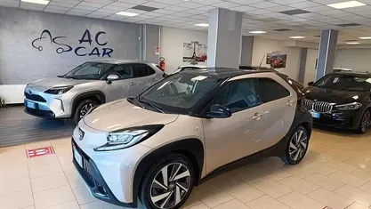 Begagnad Toyota Aygo X Lounge 72 HK (52 kW) 2023 Brun SUV