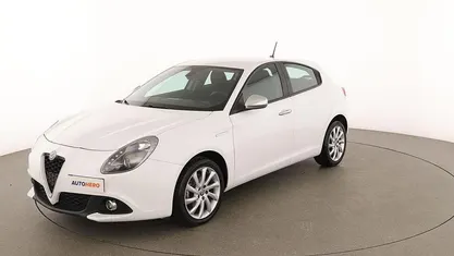 Second-hand Alfa Romeo Giulietta Super 120 CP (88 kW) 2018 Alb Hatchback