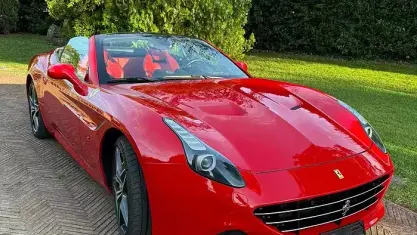 Usata Ferrari California 560 CV (411 kW) 2015 Rosso Cabrio
