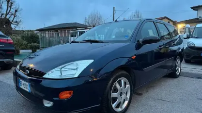Usata Ford Focus Trend 90 CV (66 kW) 1999 Blu Station wagon