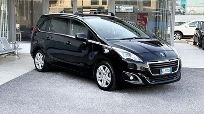 Nero Usata 2013 Peugeot 5008 Monovolume | 6400 € (Buon prezzo)