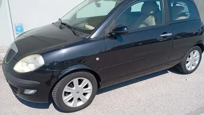 Usata Lancia Ypsilon 60 CV (44 kW) 2006 Nero Utilitaria