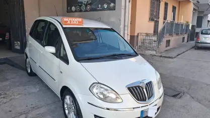 Usata Lancia Musa 77 CV (56 kW) 2009 Bianco Monovolume