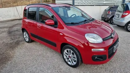 Usata Fiat Panda Lounge 85 CV (62 kW) 2013 Rosso Utilitaria