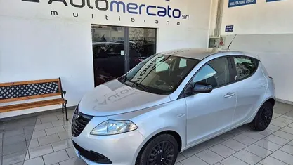 Usata Lancia Ypsilon Gold 69 CV (50 kW) 2015 Grigio Utilitaria