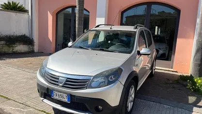 Usata Dacia Sandero Stepway 85 CV (62 kW) 2012 Grigio Berlina