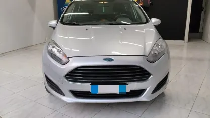 Usata Ford Fiesta 80 CV (58 kW) 2013 Grigio Berlina