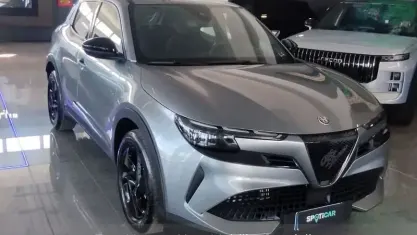 Usata Alfa Romeo Junior 145 CV (106 kW) 2025 Grigio SUV