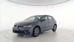 Smoky grey metallizzato Usata 2024 VW Polo Life Tre volumi | 19.900 € (Ottimo prezzo)