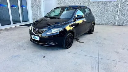Usata Lancia Ypsilon Silver 70 CV (51 kW) 2022 Nero Utilitaria