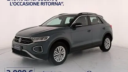 Usata VW T-Roc Life 150 CV (110 kW) 2024 Petroleum blue metallizzato nero SUV