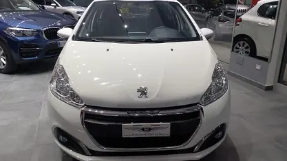 Usata Peugeot 208 Active 99 CV (72 kW) 2019 Bianco Utilitaria