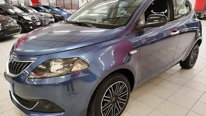 Usata Lancia Ypsilon Gold 69 CV (50 kW) 2022 Blu Utilitaria