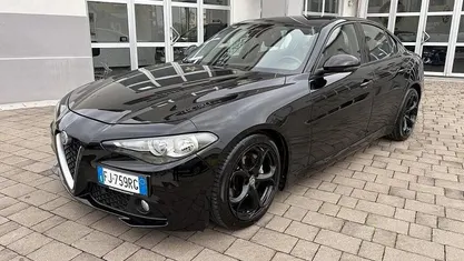 Nero Usata 2017 Alfa Romeo Giulia Super Tre volumi | 13.900 € (Buon prezzo)